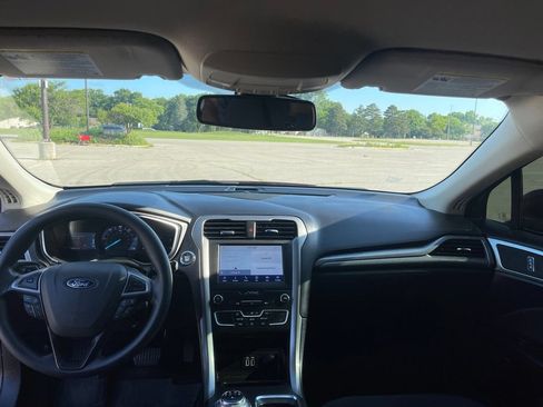 Used 2020 Ford Fusion SE FWD image 12
