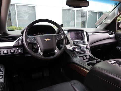 Used 2017 Chevrolet Suburban LT image 5