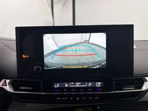 Used 2025 Toyota Sienna LE FWD image 29