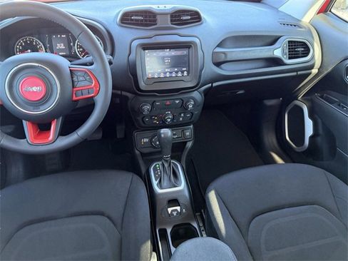 Used 2018 Jeep Renegade Latitude w/ Popular Equipment Group image 26