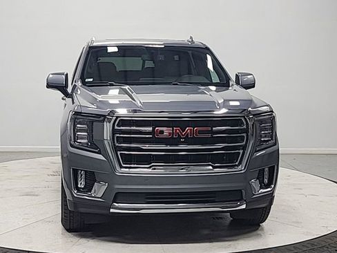 Used 2021 GMC Yukon SLT w/ SLT Premium Package image 2