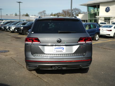 Certified 2022 Volkswagen Atlas SE image 6