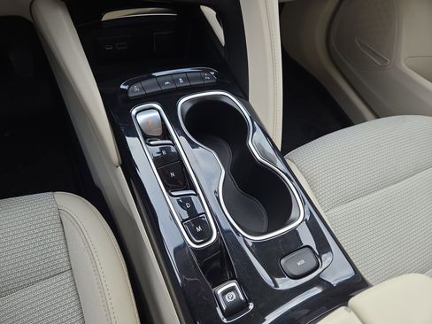 Used 2023 Buick Envision Preferred image 22