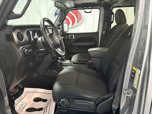 Used 2021 Jeep Gladiator Overland w/ LED Lighting Group AWD/4WD image 11