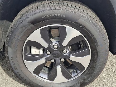 Used 2023 Jeep Grand Cherokee 4WD 4xe image 9