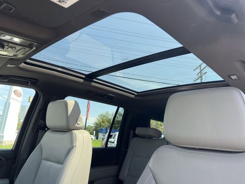 Used 2023 Chevrolet Suburban LT w/ LT Signature Package AWD/4WD image 32