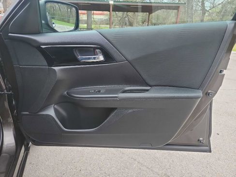 Used 2016 Honda Accord LX image 34
