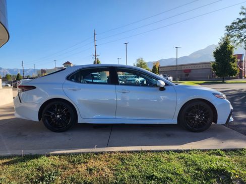 Used 2023 Toyota Camry XSE image 4