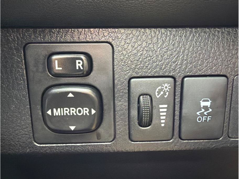 Used 2015 Toyota RAV4 Limited AWD/4WD image 26