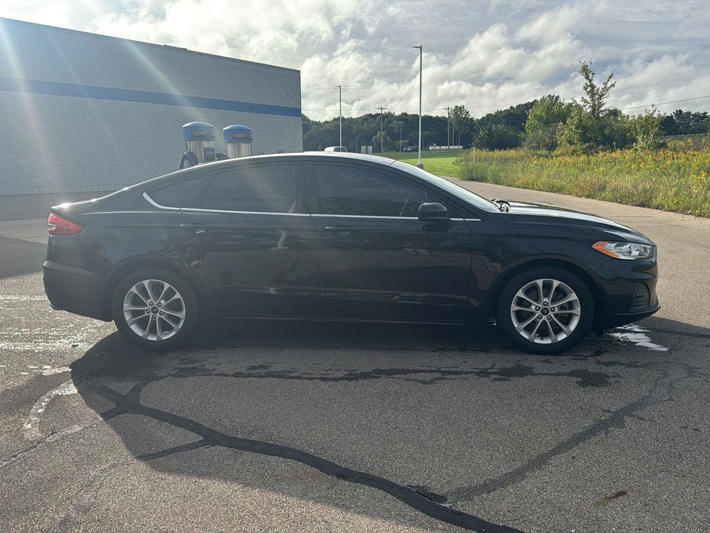 Used 2020 Ford Fusion SE FWD image 6
