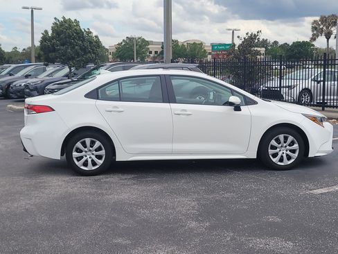 Used 2025 Toyota Corolla LE image 8