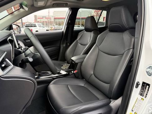 Certified 2025 Toyota Corolla Cross XLE image 11