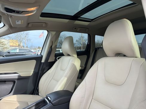 Used 2016 Volvo XC60 T6 w/ Climate Package image 26