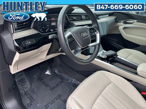 Used 2024 Audi Q8 e-tron Premium Plus w/ Premium Plus Package image 23