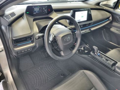 Used 2025 Toyota Prius XLE image 14