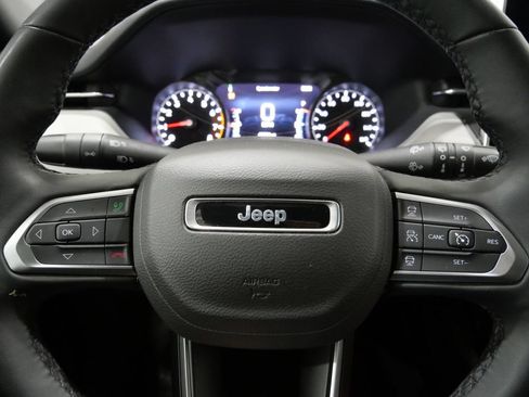 Used 2025 Jeep Compass Limited AWD/4WD image 16