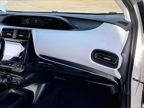 Used 2017 Toyota Prius Two image 16