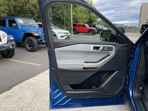 Used 2021 Ford Explorer XLT w/ Equipment Group 202A image 39