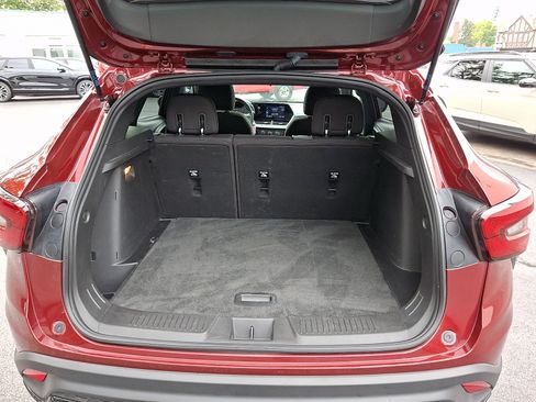 Certified 2024 Chevrolet Trax RS w/ Sunroof Package FWD image 29