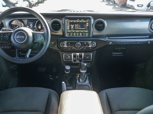 Used 2023 Jeep Wrangler Unlimited w/ Sun & Screen Package image 11