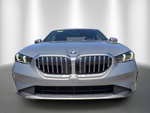 Used 2027 BMW 530i w/ Premium Package RWD image 2