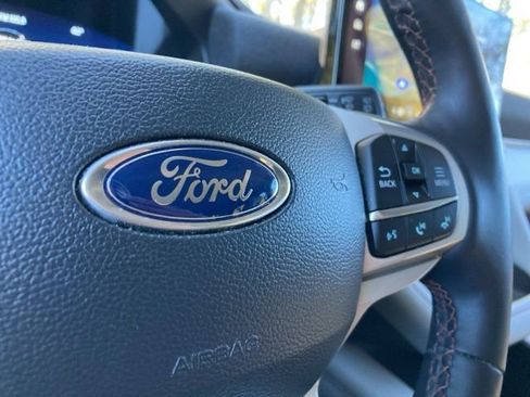 Used 2025 Ford Explorer Active w/ Active Comfort Package image 27