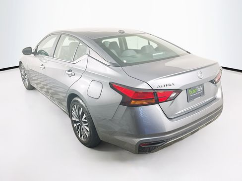 Used 2024 Nissan Altima 2.5 SV FWD image 5