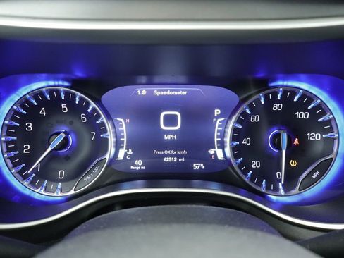 Certified 2023 Chrysler Pacifica Touring-L FWD image 34