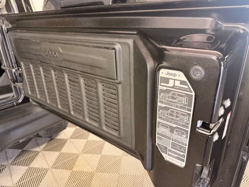 Used 2021 Jeep Wrangler Rubicon AWD/4WD image 12