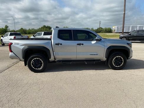 Used 2024 Toyota Tacoma TRD Off-Road w/ TRD Off Road Premium Package AWD/4WD image 7