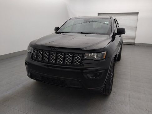 Used 2019 Jeep Grand Cherokee Altitude image 15