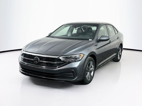Used 2024 Volkswagen Jetta SE w/ Panoramic Sunroof Package FWD image 3
