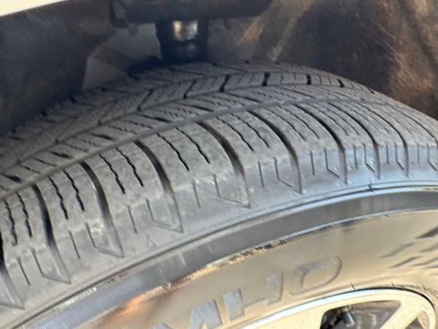 Used 2024 Chrysler Pacifica Limited FWD image 51