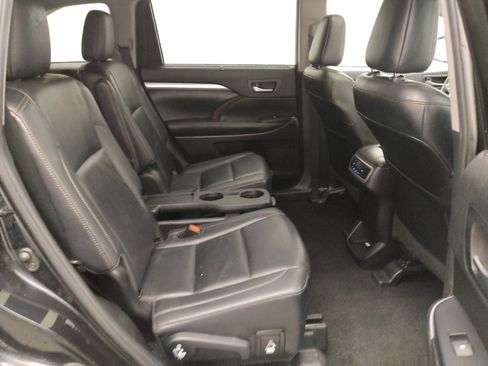 Used 2019 Toyota Highlander XLE image 19