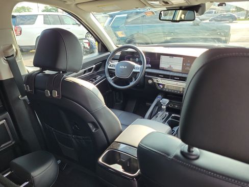 Used 2024 Kia Telluride EX w/ EX Captain's Chair Package FWD image 13
