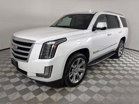 Used 2019 Cadillac Escalade Luxury AWD/4WD image 9