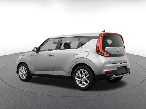 Used 2025 Kia Soul LX w/ LX Technology Package FWD image 5