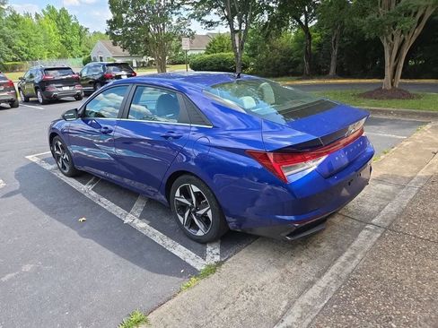 Used 2023 Hyundai Elantra Limited FWD image 2