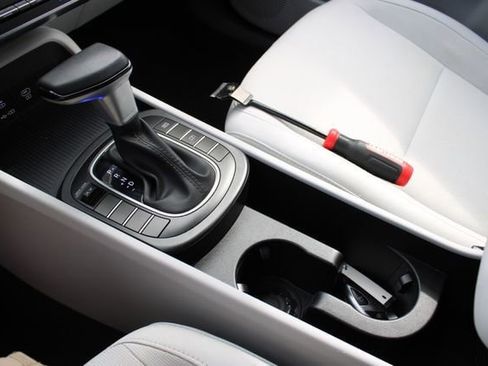 Used 2025 Hyundai Kona SEL image 24