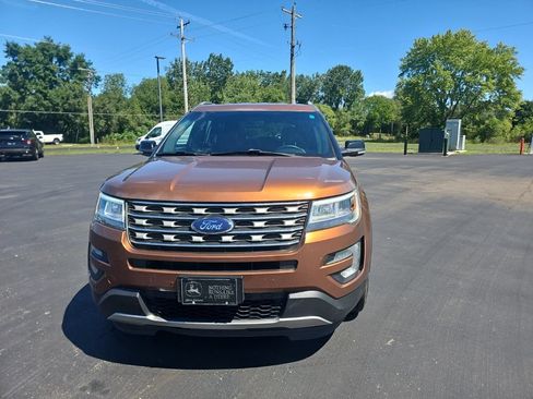 Used 2017 Ford Explorer XLT w/ Equipment Group 202A AWD/4WD image 2