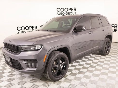 Used 2023 Jeep Grand Cherokee Altitude image 10