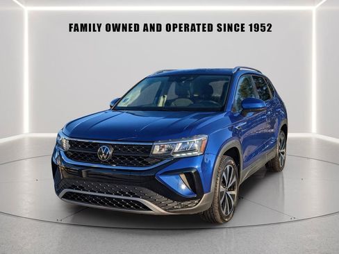Certified 2023 Volkswagen Taos SE image 6
