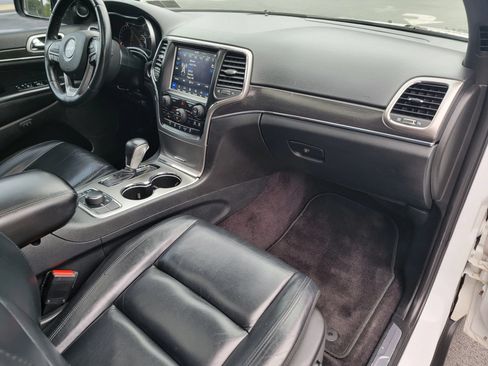 Used 2018 Jeep Grand Cherokee Limited AWD/4WD image 15