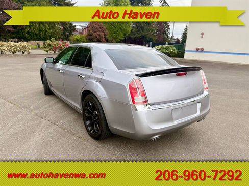 Used 2014 Chrysler 300 C RWD image 7