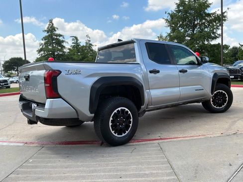 Used 2025 Toyota Tacoma TRD Off-Road AWD/4WD image 6