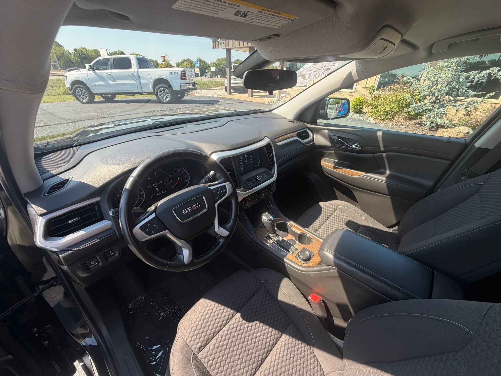 Used 2019 GMC Acadia SLE FWD image 18
