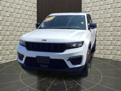 Certified 2023 Jeep Grand Cherokee Limited w/ Black Appearance Package AWD/4WD image 12