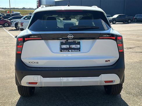 New 2026 Nissan Kicks SR image 7