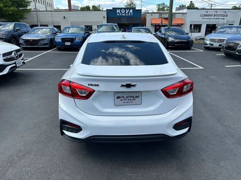 Used 2018 Chevrolet Cruze LT w/ Sun And Sound Package FWD image 5