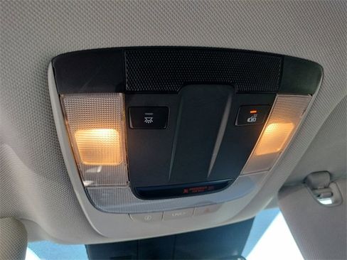 Used 2021 Kia Sorento S image 19